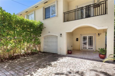 Adosado en venta en Miami, Florida, 3 dormitorios, 223.34 m2 № 1965817 - foto 2