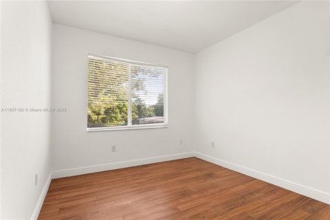 Adosado en venta en Miami, Florida, 3 dormitorios, 223.34 m2 № 1965817 - foto 21