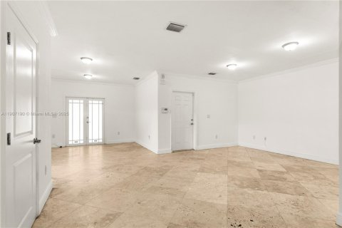 Adosado en venta en Miami, Florida, 3 dormitorios, 223.34 m2 № 1965817 - foto 5
