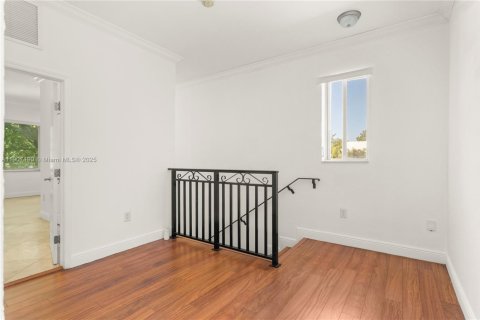 Adosado en venta en Miami, Florida, 3 dormitorios, 223.34 m2 № 1965817 - foto 14