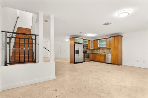 Adosado en venta en Miami, Florida, 3 dormitorios, 223.34 m2 № 1965817 - foto 10