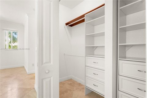 Adosado en venta en Miami, Florida, 3 dormitorios, 223.34 m2 № 1965817 - foto 18