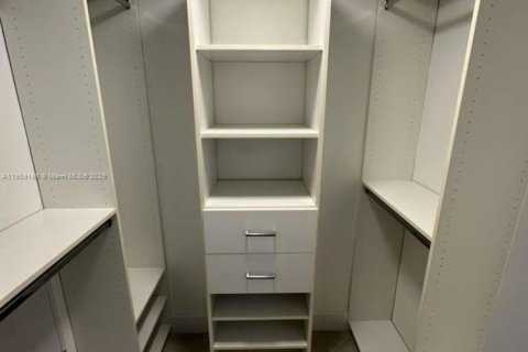 Condominio en alquiler en Miami, Florida, 1 dormitorio, 69.21 m2 № 1964765 - foto 14