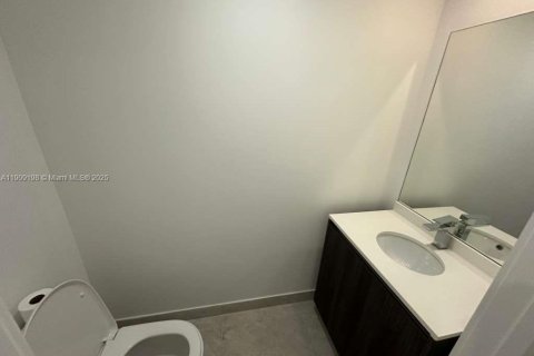 Condominio en alquiler en Miami, Florida, 1 dormitorio, 69.21 m2 № 1964765 - foto 5