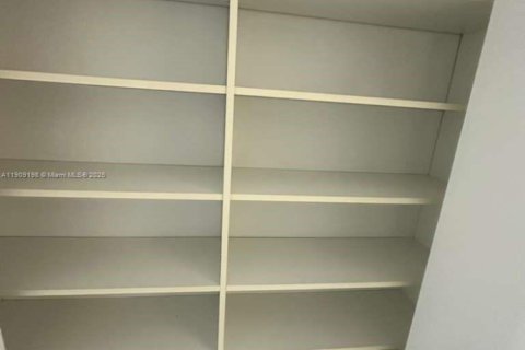 Condominio en alquiler en Miami, Florida, 1 dormitorio, 69.21 m2 № 1964765 - foto 9