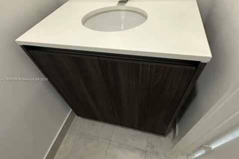 Condominio en alquiler en Miami, Florida, 1 dormitorio, 69.21 m2 № 1964765 - foto 7