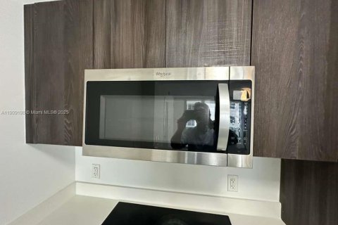 Condominio en alquiler en Miami, Florida, 1 dormitorio, 69.21 m2 № 1964765 - foto 11