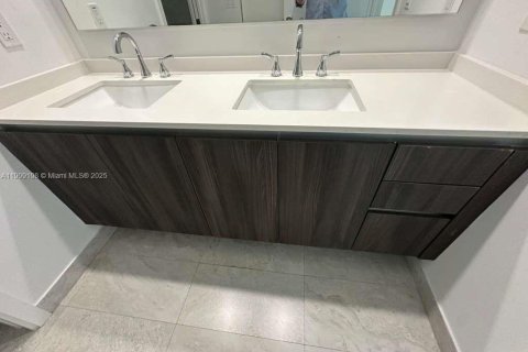 Condominio en alquiler en Miami, Florida, 1 dormitorio, 69.21 m2 № 1964765 - foto 8