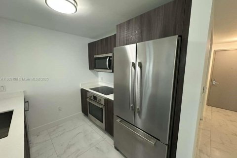 Condominio en alquiler en Miami, Florida, 1 dormitorio, 69.21 m2 № 1964765 - foto 10