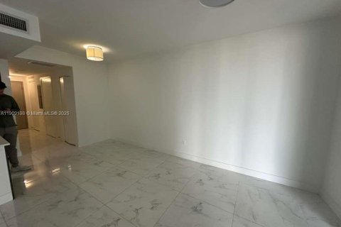 Condominio en alquiler en Miami, Florida, 1 dormitorio, 69.21 m2 № 1964765 - foto 15