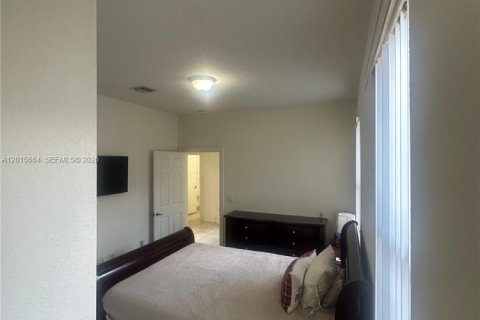 House in Miramar, Florida 5 bedrooms, 271 sq.m. № 2248323 - photo 27