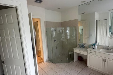 House in Miramar, Florida 5 bedrooms, 271 sq.m. № 2248323 - photo 20