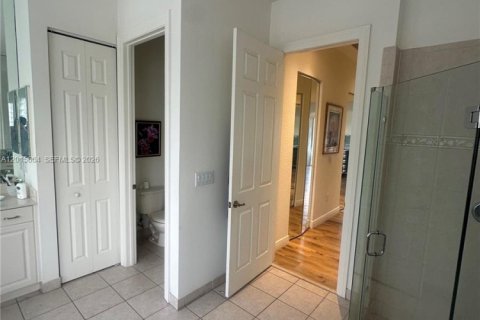 House in Miramar, Florida 5 bedrooms, 271 sq.m. № 2248323 - photo 21