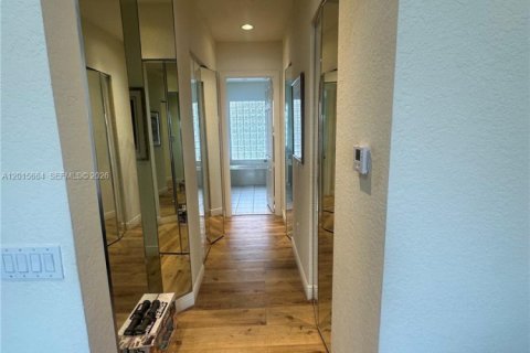 House in Miramar, Florida 5 bedrooms, 271 sq.m. № 2248323 - photo 22