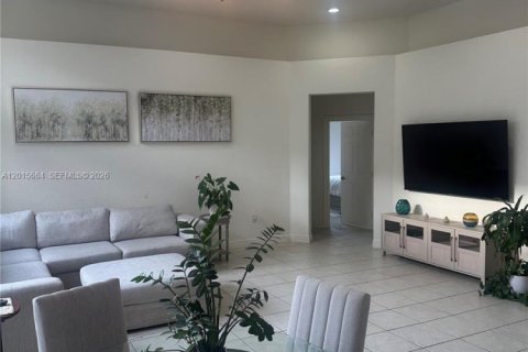 House in Miramar, Florida 5 bedrooms, 271 sq.m. № 2248323 - photo 12