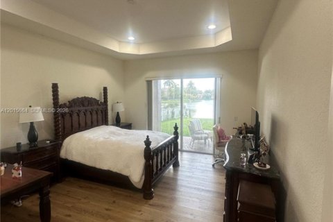House in Miramar, Florida 5 bedrooms, 271 sq.m. № 2248323 - photo 16