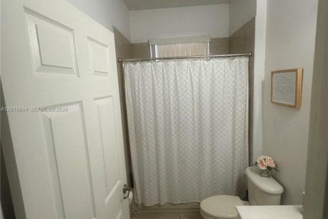 House in Miramar, Florida 5 bedrooms, 271 sq.m. № 2248323 - photo 29