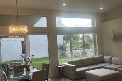 House in Miramar, Florida 5 bedrooms, 271 sq.m. № 2248323 - photo 13