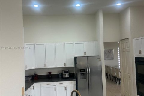 House in Miramar, Florida 5 bedrooms, 271 sq.m. № 2248323 - photo 9