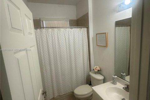 House in Miramar, Florida 5 bedrooms, 271 sq.m. № 2248323 - photo 30
