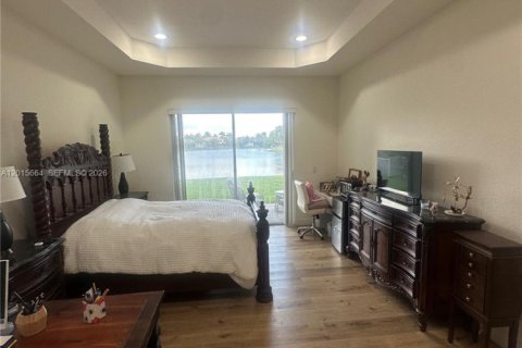 House in Miramar, Florida 5 bedrooms, 271 sq.m. № 2248323 - photo 17