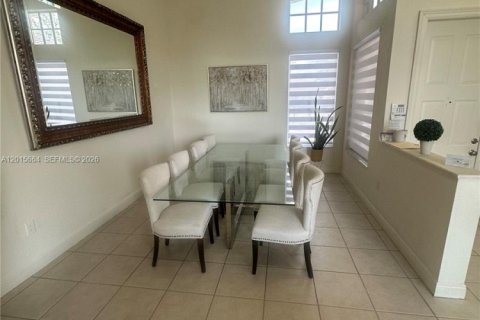 House in Miramar, Florida 5 bedrooms, 271 sq.m. № 2248323 - photo 7