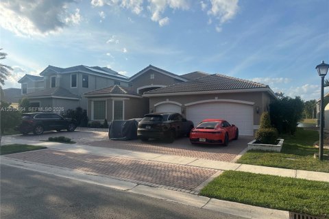 House in Miramar, Florida 5 bedrooms, 271 sq.m. № 2248323 - photo 3