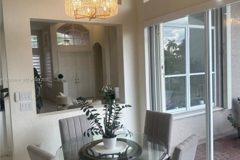 House in Miramar, Florida 5 bedrooms, 271 sq.m. № 2248323 - photo 8