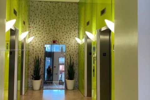 Condo in Miami, Florida, 1 bedroom  № 1806326 - photo 22