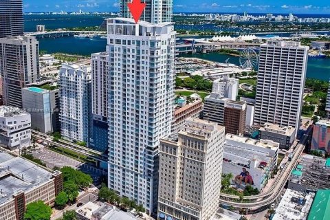 Condo in Miami, Florida, 1 bedroom  № 1806326 - photo 3