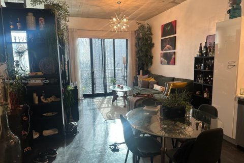 Condo in Miami, Florida, 1 bedroom  № 1806326 - photo 11