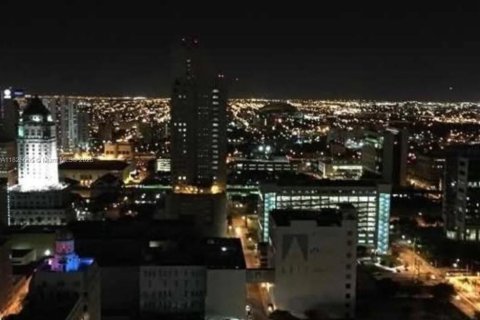 Condo in Miami, Florida, 1 bedroom  № 1806326 - photo 19