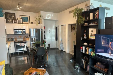 Condo in Miami, Florida, 1 bedroom  № 1806326 - photo 10