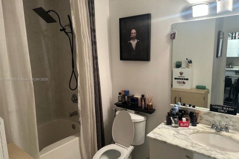 Condo in Miami, Florida, 1 bedroom  № 1806326 - photo 15