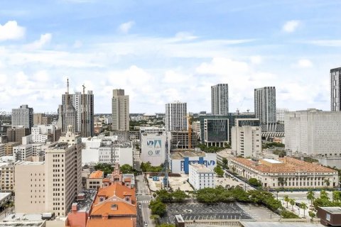 Condo in Miami, Florida, 1 bedroom  № 1806326 - photo 16