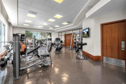 Condo in Miami, Florida, 1 bedroom  № 2241155 - photo 4