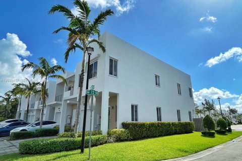Touwnhouse à Doral, Floride 4 chambres, 189.8 m2 № 2086586