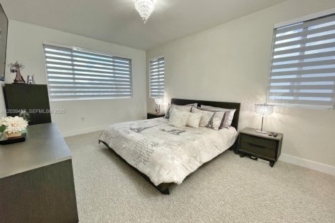 Adosado en venta en Doral, Florida, 4 dormitorios, 189.8 m2 № 2086586 - foto 24