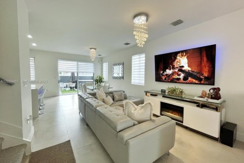 Adosado en venta en Doral, Florida, 4 dormitorios, 189.8 m2 № 2086586 - foto 10