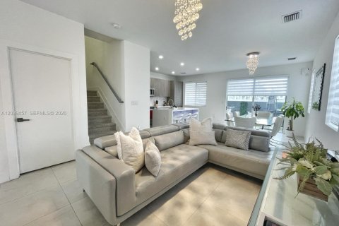 Adosado en venta en Doral, Florida, 4 dormitorios, 189.8 m2 № 2086586 - foto 11