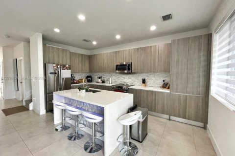 Adosado en venta en Doral, Florida, 4 dormitorios, 189.8 m2 № 2086586 - foto 16