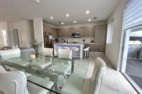 Adosado en venta en Doral, Florida, 4 dormitorios, 189.8 m2 № 2086586 - foto 14