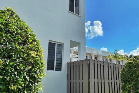 Adosado en venta en Doral, Florida, 4 dormitorios, 189.8 m2 № 2086586 - foto 7