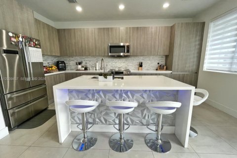 Adosado en venta en Doral, Florida, 4 dormitorios, 189.8 m2 № 2086586 - foto 15