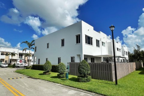 Adosado en venta en Doral, Florida, 4 dormitorios, 189.8 m2 № 2086586 - foto 5