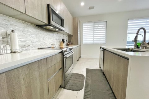 Adosado en venta en Doral, Florida, 4 dormitorios, 189.8 m2 № 2086586 - foto 21