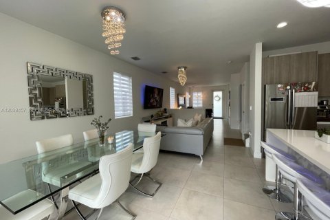 Adosado en venta en Doral, Florida, 4 dormitorios, 189.8 m2 № 2086586 - foto 22