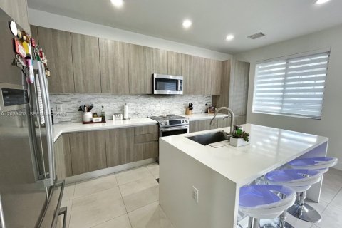 Adosado en venta en Doral, Florida, 4 dormitorios, 189.8 m2 № 2086586 - foto 20