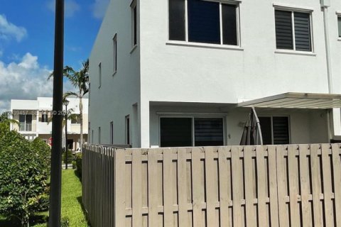 Adosado en venta en Doral, Florida, 4 dormitorios, 189.8 m2 № 2086586 - foto 6