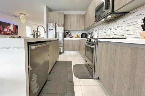 Adosado en venta en Doral, Florida, 4 dormitorios, 189.8 m2 № 2086586 - foto 19